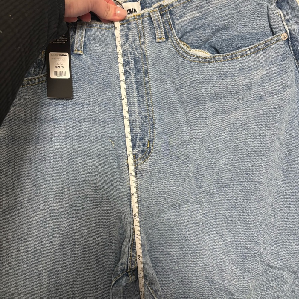FASHION NOVA JEANS - Picture 5 of 7